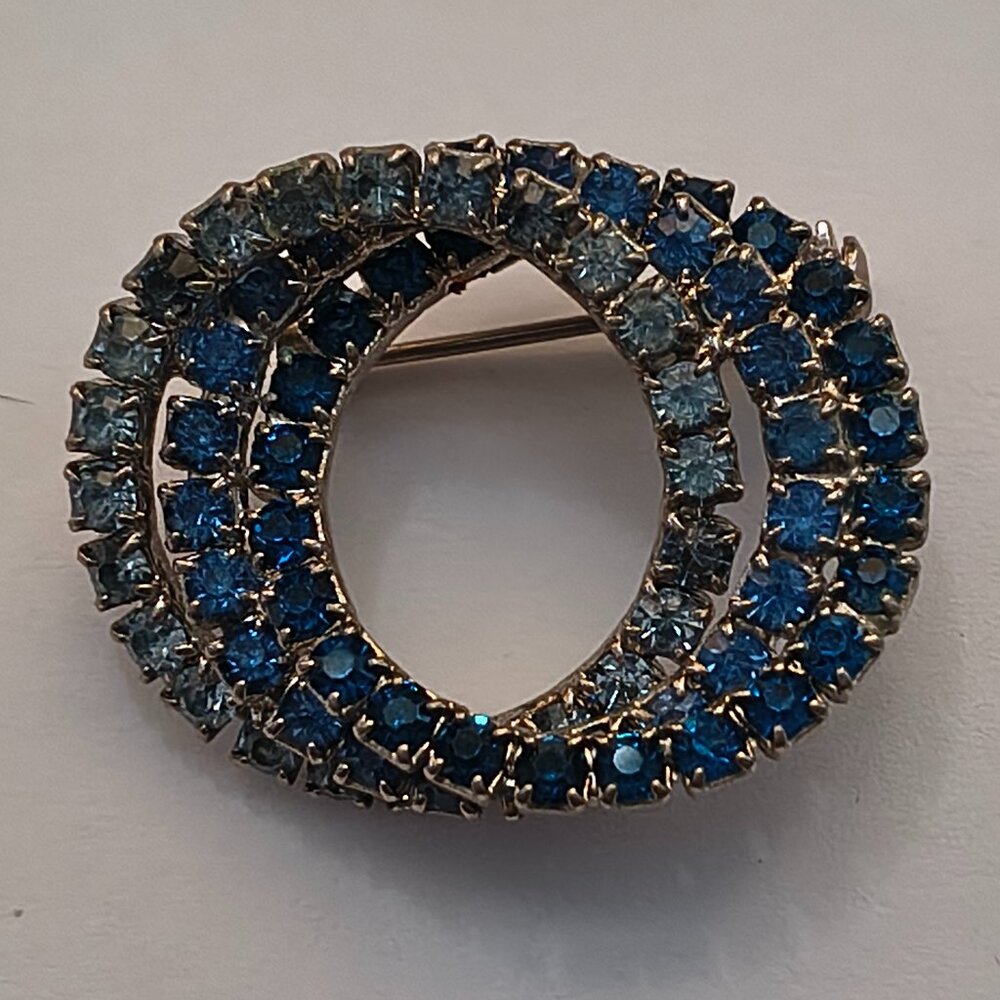 Vintage 1950's Silver Tone Swirling Triple Blue Rhinestone Circle Brooch   30